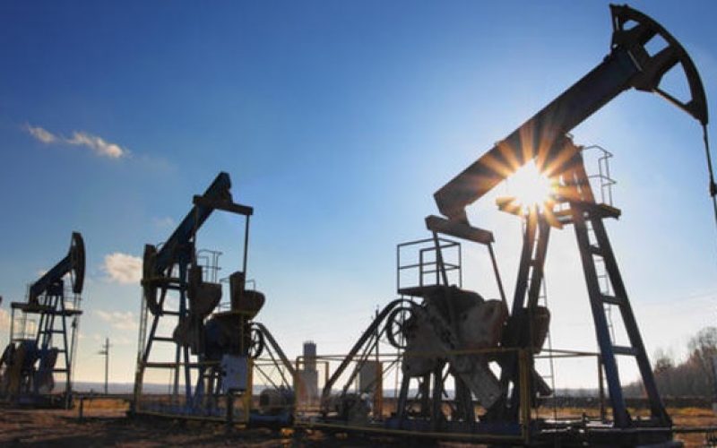 Giá dầu giảm do dự báo nguồn cung của OPEC có thể tăng trong tháng 7