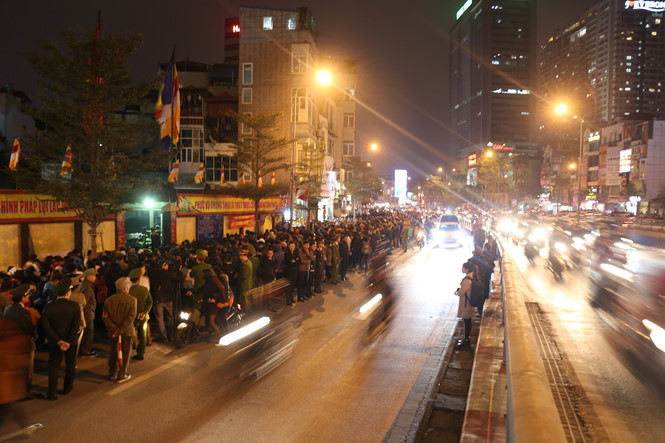Hàng nghìn người dân Hà Nội dâng sao giải hạn dưới trời rét - ảnh 2