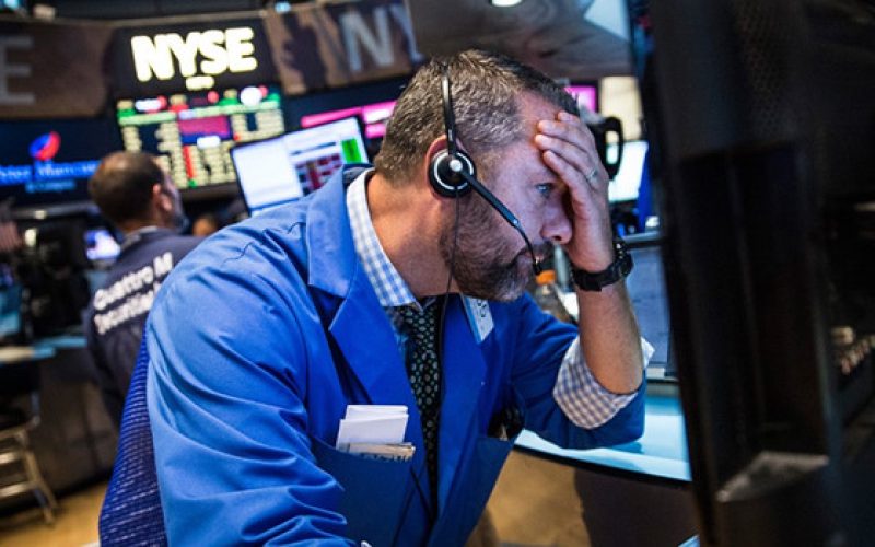 “Bóng ma” chiến tranh thương mại quay lại, Dow Jones bay hơn 700 điểm