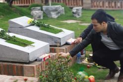 Giàu – nghèo tiết Thanh minh: Chi 200 triệu đồng cho việc chăm sóc mộ bố ở nghĩa trang