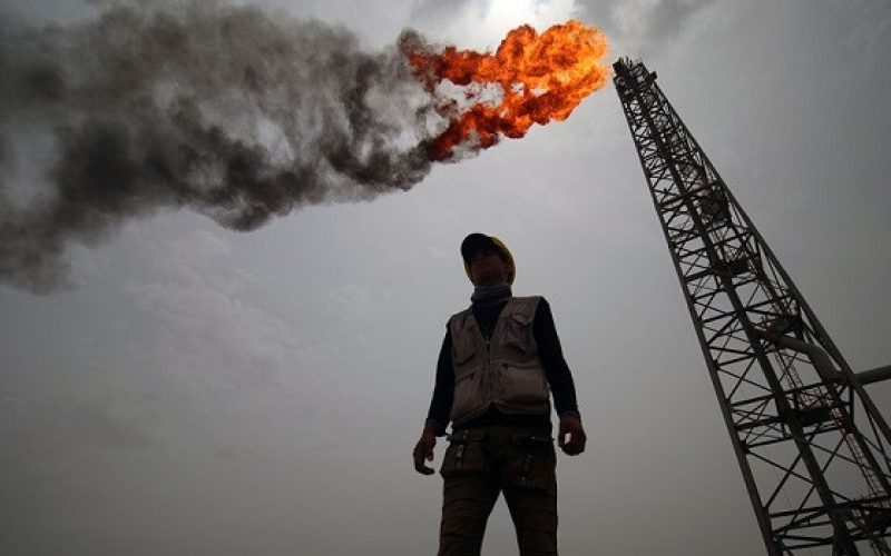 Căng thẳng Trung Đông kéo dài, giá dầu chốt tuần tăng 4,7%