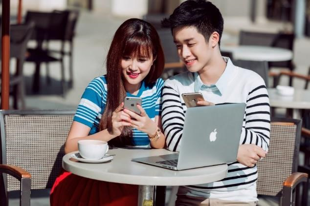 5 ly do nen dat ve may bay tren ung dung ngan hang hinh anh