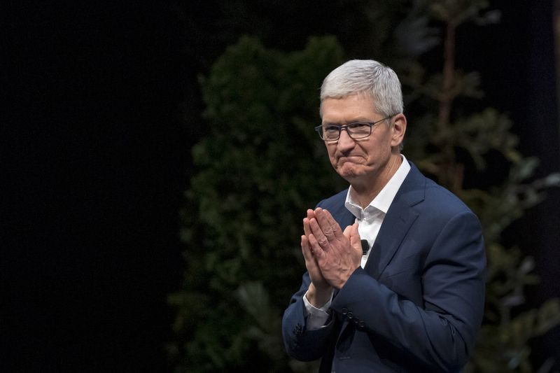Tim Cook thành tỷ phú khi Apple tiệm cận mốc 2.000 tỷ USD