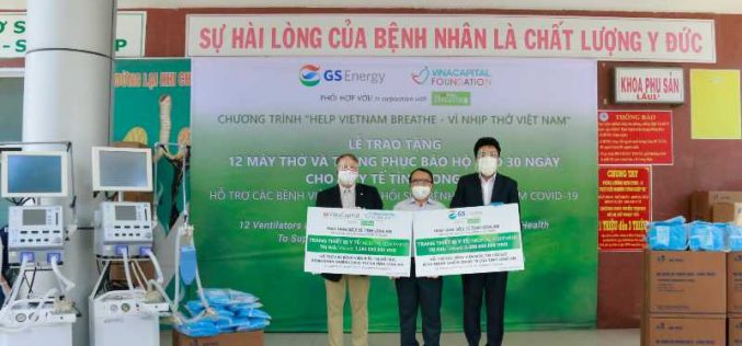 VinaCapital và GS Energy tặng 12 máy thở và trang phục bảo hộ cho tỉnh Long An