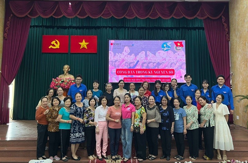 Nhóm nghiên cứu đã tổ chức một chuỗi các buổi tập huấn cho nhóm chủ doanh nghiệp nữ có thu nhập thấp ở TP. Hồ Chí Minh và Hà Nội