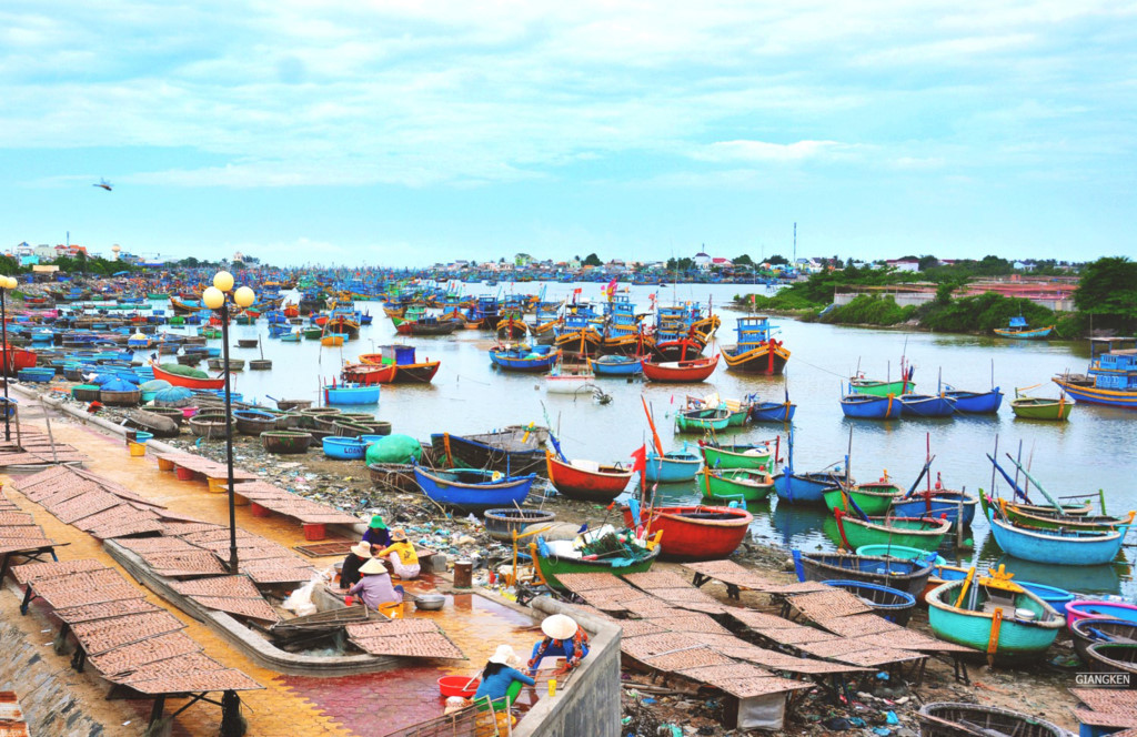 Mùa hè rực lửa trên cung đường biển đẹp nhất Việt Nam hình ảnh 3 Mua he ruc lua tren cung duong bien dep nhat Viet Nam hinh anh 3