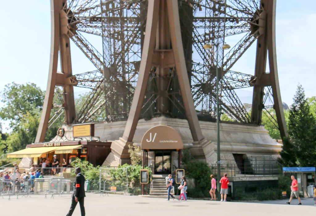 Can canh nha hang tiep don Tong thong My Trump tren thap Eiffel hinh anh 2