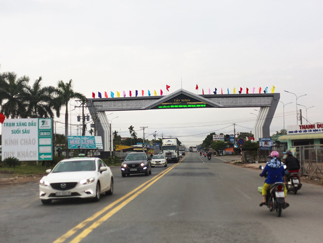 Tràn lan cổng chào - ảnh 4