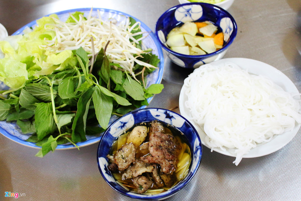 An gi, choi dau o que tien dao Quang Hai? hinh anh 12