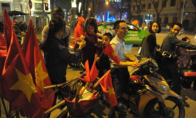 Kiếm bộn tiền đ&ecirc;m ăn mừng chiến thắng của tuyển U23 Việt Nam - ảnh 4