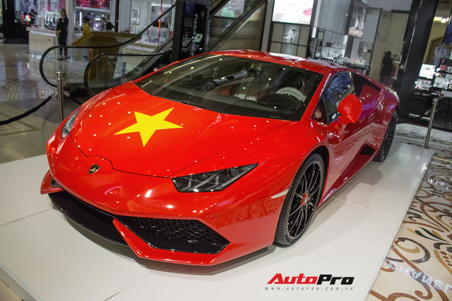 Lamborghini Huracan chính hãng dán tem cờ đỏ sao vàng cổ vũ U23 Việt Nam - Ảnh 6. Lamborghini Huracan chính hãng dán tem cờ đỏ sao vàng cổ vũ U23 Việt Nam - Ảnh 6.