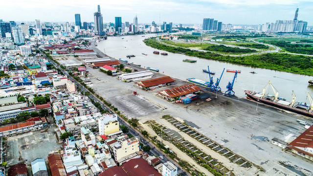 Trong năm 2018, tuyến đường Nguyễn Tất Thành sẽ được mở rộng gấp 3 lần hiện tại, dự báo sẽ có đợt bùng nổ mới cho nguồn cung khu vực này.
