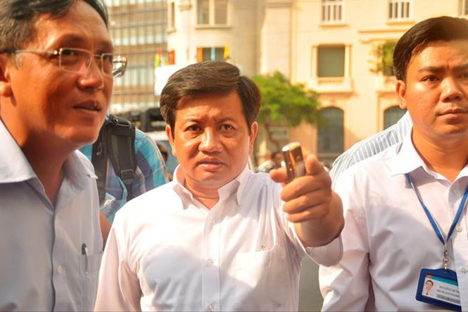 Quận 1, TPHCM: H&eacute; lộ '&ocirc;ng chủ' của 48 b&atilde;i xe 'vua' - ảnh 1