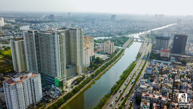 Tập đoàn TNR Holdings là chủ đầu tư nhiều dự án đình đám ở Hà Nội như Goldmark City, GoldSilk Complex và Gold Seasons cũng đã có mặt tại Bến Vân Đồn bằng hợp đồng độc quyền quản lý và phát triển dự án The GoldView.