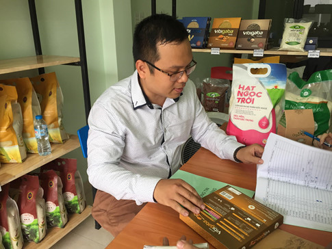 Ch&agrave;ng trai bỏ việc h&agrave;ng kh&ocirc;ng để b&aacute;n gạo sạch online kiếm trăm triệu/th&aacute;ng - ảnh 2