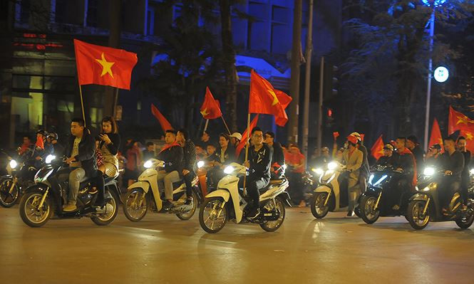 Kiếm bộn tiền đ&ecirc;m ăn mừng chiến thắng của tuyển U23 Việt Nam - ảnh 1