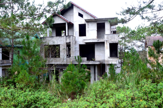 Gần trăm biệt thự bỏ hoang trong khu du lịch sinh thái
