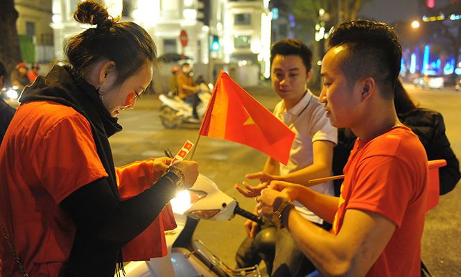 Kiếm bộn tiền đ&ecirc;m ăn mừng chiến thắng của tuyển U23 Việt Nam - ảnh 6
