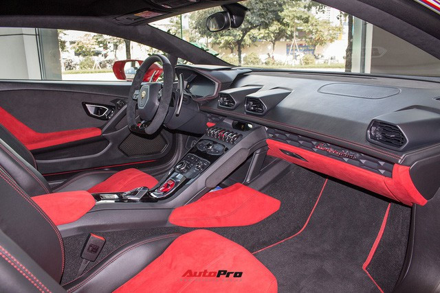 Lamborghini Huracan chính hãng dán tem cờ đỏ sao vàng cổ vũ U23 Việt Nam - Ảnh 3. Lamborghini Huracan chính hãng dán tem cờ đỏ sao vàng cổ vũ U23 Việt Nam - Ảnh 3.