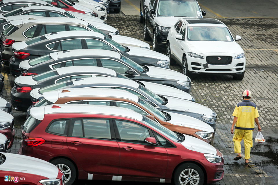 Can canh dan xe BMW hon 3 trieu USD phu bui o Sai Gon hinh anh 4
