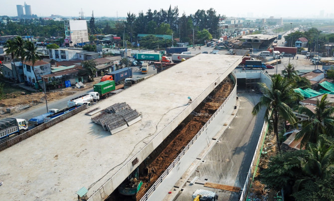 Hầm chui giải tỏa &ugrave;n tắc cửa ng&otilde; ph&iacute;a Đ&ocirc;ng TP HCM th&ocirc;ng xe