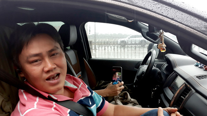 Tai xe 'co thu' o tram BOT Tam Ky, yeu cau nhan vien noi ly do thu phi hinh anh 3