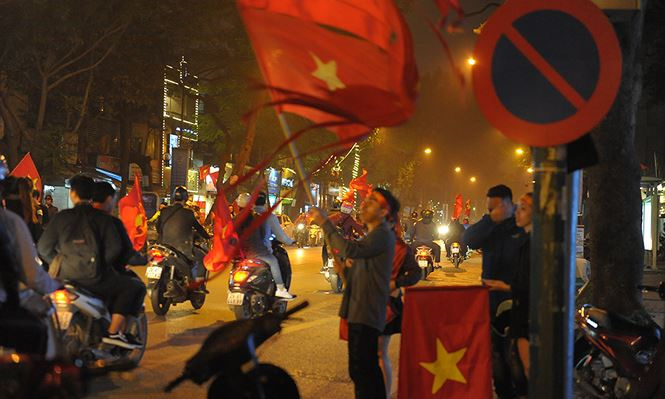 Kiếm bộn tiền đ&ecirc;m ăn mừng chiến thắng của tuyển U23 Việt Nam - ảnh 2