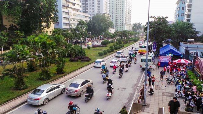 Nhìn trên cao đường đẹp nhất Hà Nội trước khi bị xén dải phân cách - ảnh 9