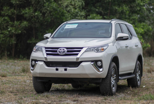 Kỳ vọng giá giảm nhờ thuế nhập khẩu về 0% từ 2018 chia đều cho Toyota Fortuner, Ford Everest và nhiều mẫu xe khác. Ảnh: Lương Dũng.