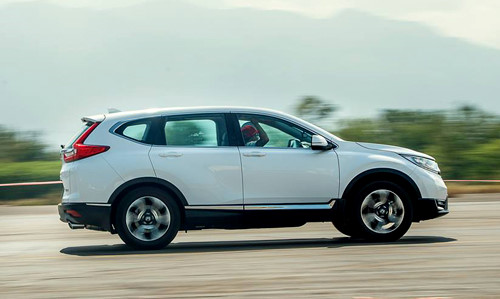 Honda CR-V rơi v&agrave;o cảnh&nbsp;ngược ch&iacute;nh s&aacute;ch khi chuyển từ lắp r&aacute;p sang nhập khẩu.