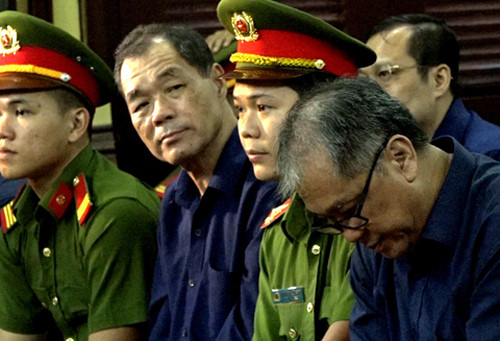 C&aacute;c bị c&aacute;o trước phi&ecirc;n xử. Ảnh: Quốc Đoan.