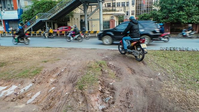 Nhìn trên cao đường đẹp nhất Hà Nội trước khi bị xén dải phân cách - ảnh 10