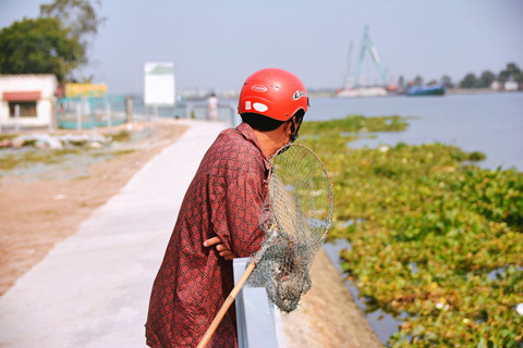 H&agrave;o hứng&hellip; đi bắt c&aacute; ph&oacute;ng sinh ng&agrave;y tiễn &ocirc;ng c&ocirc;ng, &ocirc;ng t&aacute;o 1