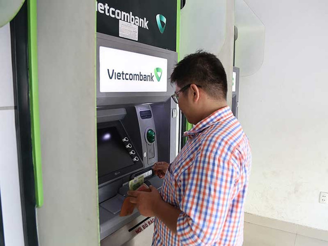 Phát khóc vì ATM ‘đứng hình’ ngày Tết - ảnh 1