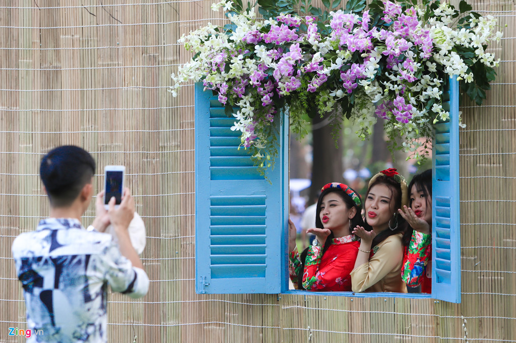 Hàng nghìn người dạo chơi Hội hoa xuân Tao Đàn hình ảnh 7 Hang nghin nguoi dao choi Hoi hoa xuan Tao Dan hinh anh 7