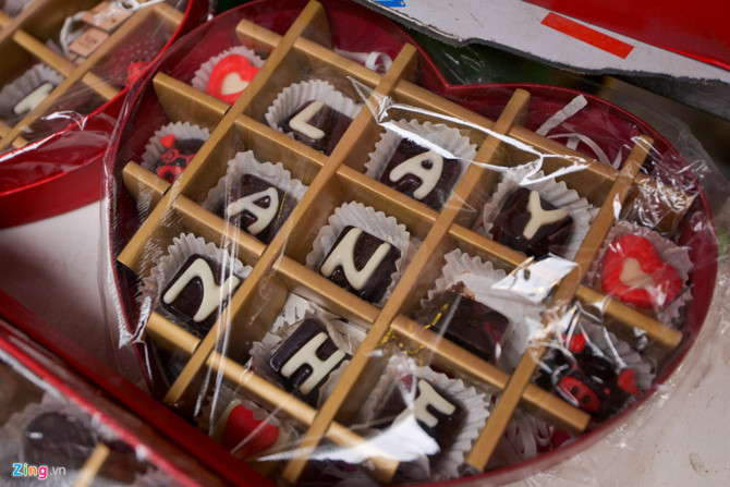 Thi truong qua tang Valentine 'lu mo' vi khong khi Tet hinh anh 4