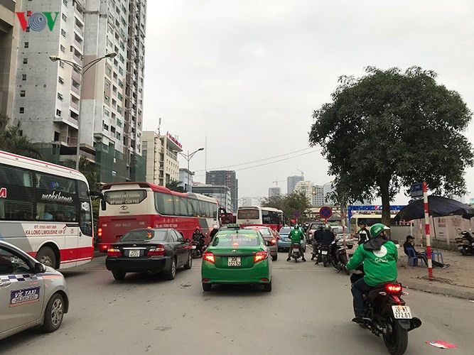 nguoi dan ruc rich tro lai thu do trong chieu mung 4 tet hinh 7
