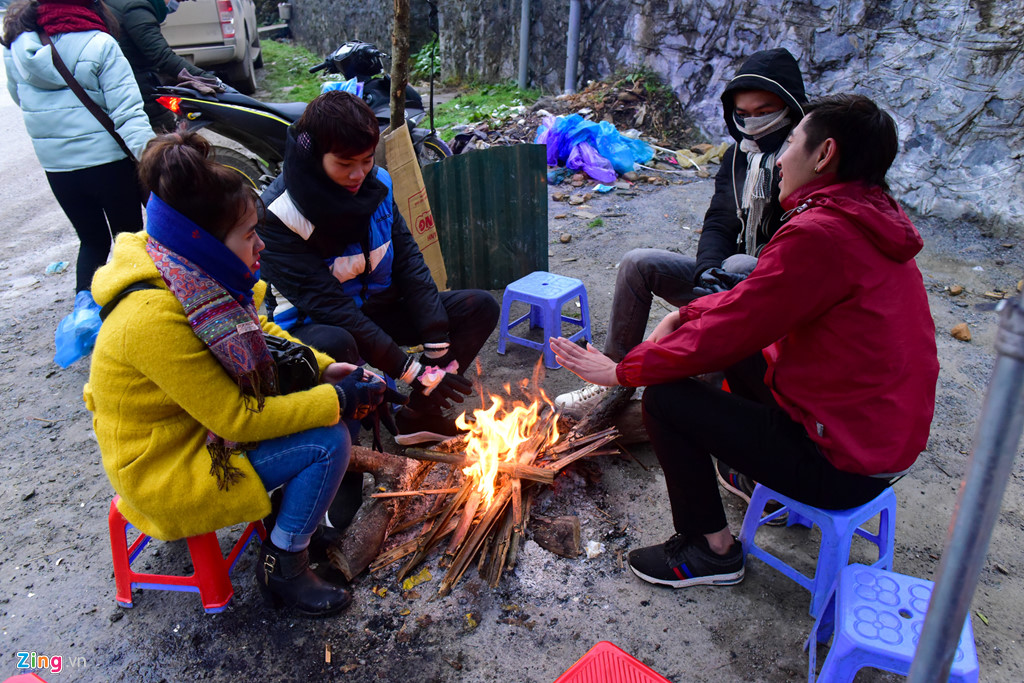 Du khach bang rung san tuyet Sa Pa hinh anh 14