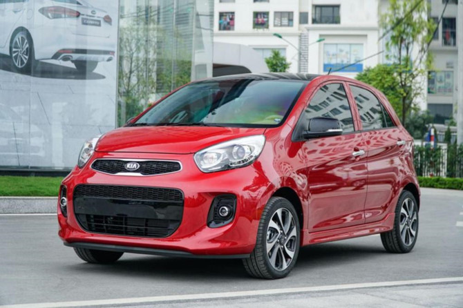 KIA tiep tuc giam manh trong thang 2, mau Rondo lap ky luc, len toi 50 trieu dong hinh anh 2