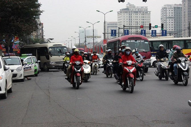Mùng 5 Tết, người dân lỉnh kỉnh đồ đạc trở về thủ đô Hà Nội - Ảnh 5