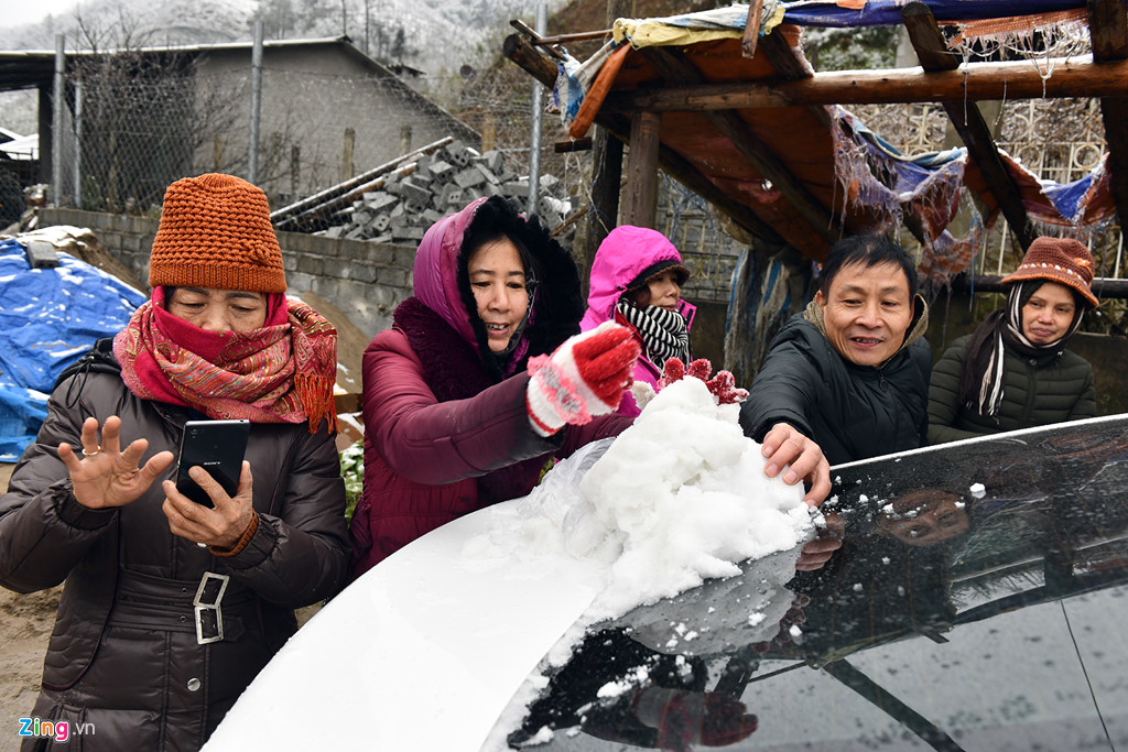 Du khach bang rung san tuyet Sa Pa hinh anh 9