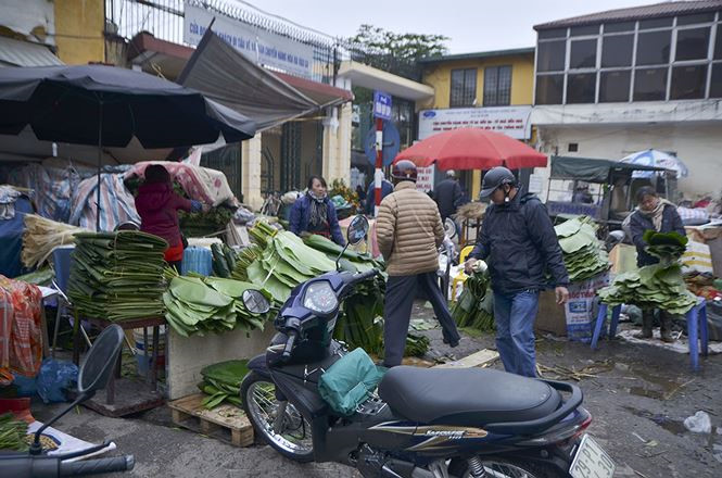 Chợ lá dong ngày Tết tấp nập giữa lòng Thủ đô - ảnh 12