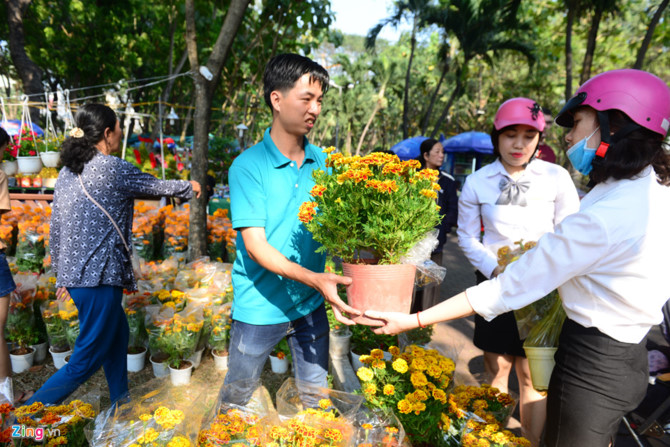 Diu hiu hoa qua chieu 29 Tet, khach mua it hon nguoi ban hinh anh 5