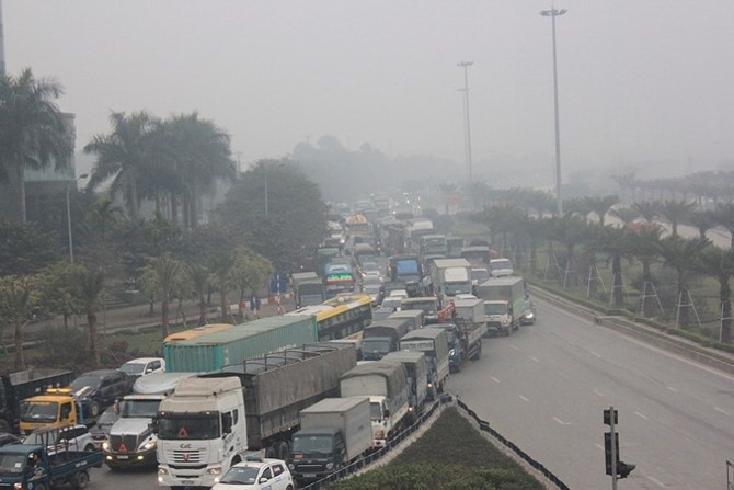 Đường phố Hà Nội ùn tắc kinh hoàng bất kể giờ giấc - Ảnh 11