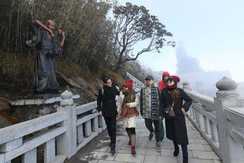 Khám phá con đường tâm linh đẹp kỳ vĩ trên đỉnh Fansipan hình ảnh 4 Kham pha con duong tam linh dep ky vi tren dinh Fansipan hinh anh 4