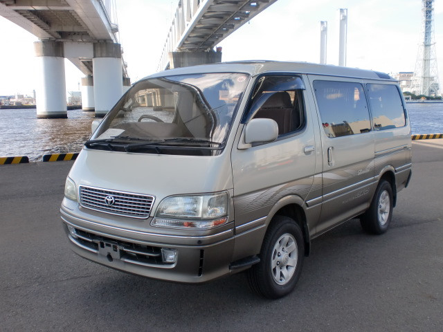 Da Nang dau gia hang loat xe bien xanh, mau xe re nhat chi 20 trieu dong hinh anh 1