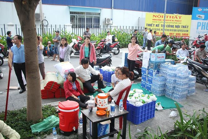 Người dân chung cư Carina Plaza báo mất tài sản sau vụ cháy - ảnh 9