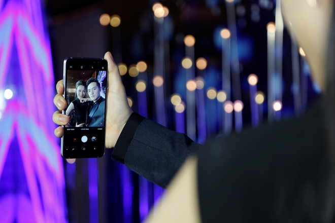 Ban da selfie dung cach khi di du lich mot minh? hinh anh 6