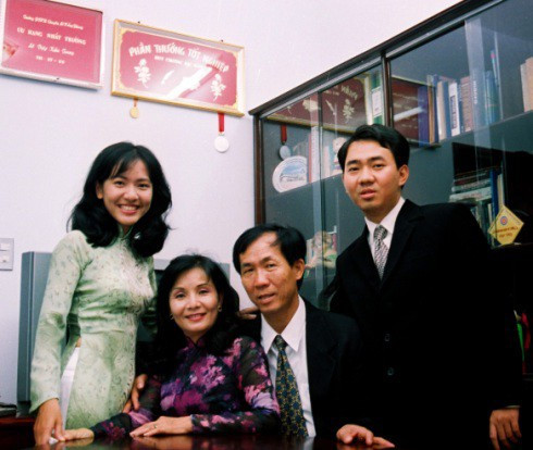 Tân nữ giám đốc Facebook Lê Diệp Kiều Trang: Cựu nữ sinh 8X chuyên Lê Hồng Phong, giành học bổng Oxford, bỏ McKinsey để khởi nghiệp cùng chồng và cựu CEO Apple - Ảnh 1. Tân nữ giám đốc Facebook Lê Diệp Kiều Trang: Cựu nữ sinh 8X chuyên Lê Hồng Phong, giành học bổng Oxford, bỏ McKinsey để khởi nghiệp cùng chồng và cựu CEO Apple - Ảnh 1.