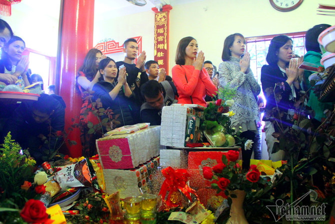 rằm tháng giêng,phủ Tây Hồ,đốt vàng mã,tiền lẻ,Hà Nội
